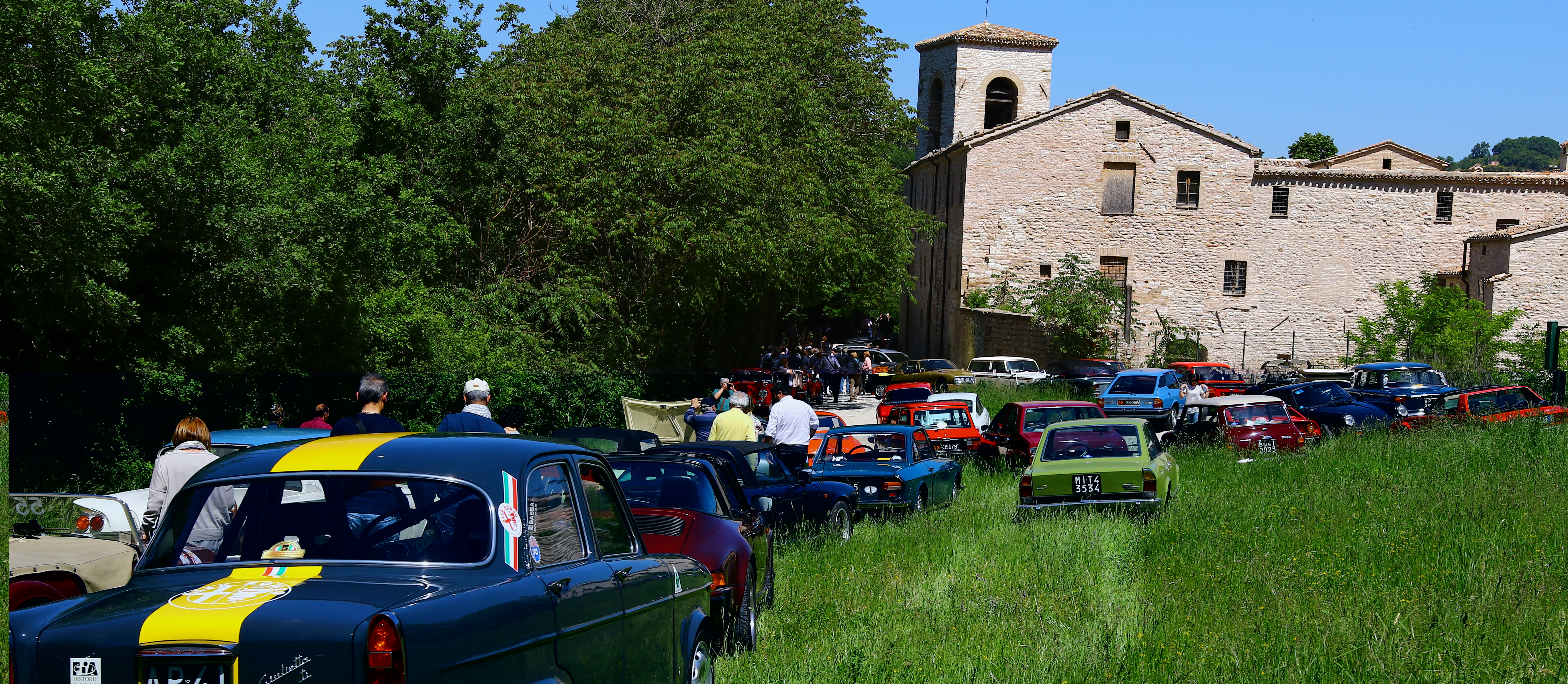 AUTO D’EPOCA, 55 EQUIPAGGI AL 23° GIRO DELLE ABBAZIE ORGANIZZATO DAL CAEM