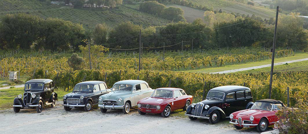 67 AUTO D’EPOCA PER LA “DUE GIORNI DEL CONERO” CON LA REGIA DEL CAEM TRA VIGNE, COLLINE E STORIA DEL CINEMA