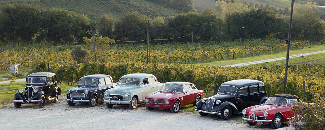 67 AUTO D’EPOCA PER LA “DUE GIORNI DEL CONERO” CON LA REGIA DEL CAEM TRA VIGNE, COLLINE E STORIA DEL CINEMA