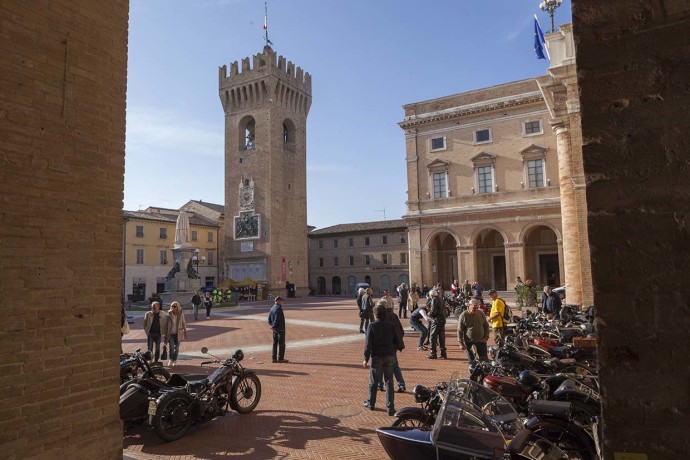 recanati_piazza_leopardi-copia